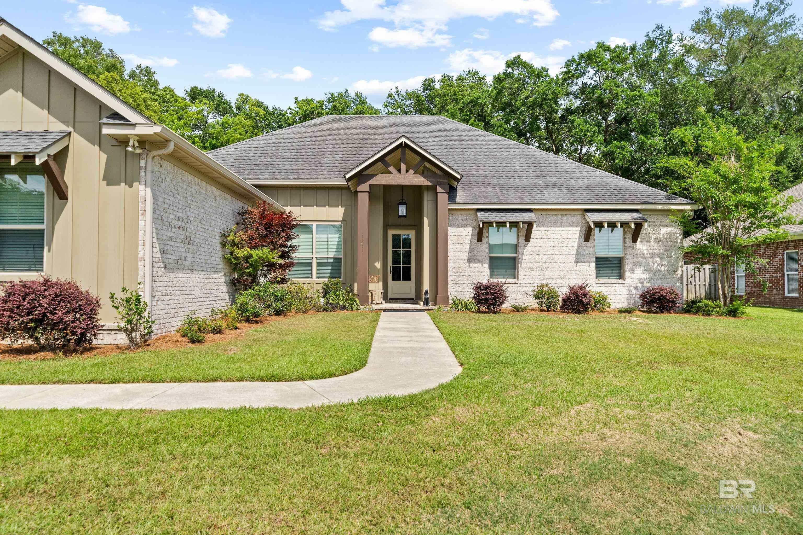 Property Photo: 11071 Niblick Loop AL 36532
