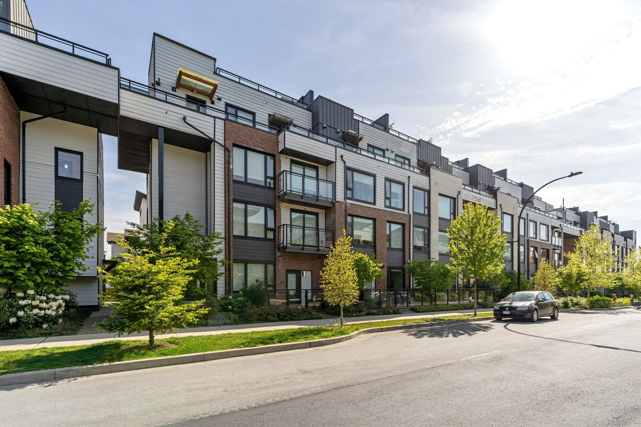 Property Photo: 525 E 2nd Street 425 BC V7L 1E1
