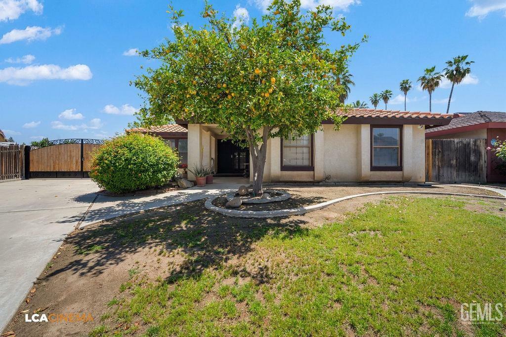 Property Photo: 108 Durham Court CA 93309