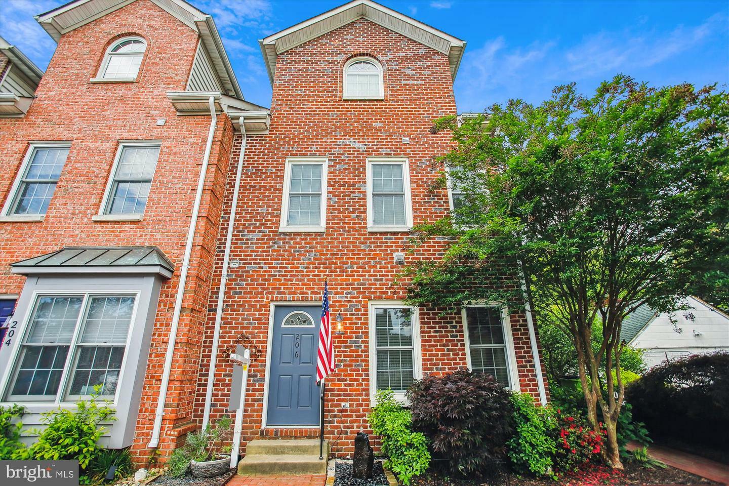 Property Photo: 206 Center Lane VA 22125