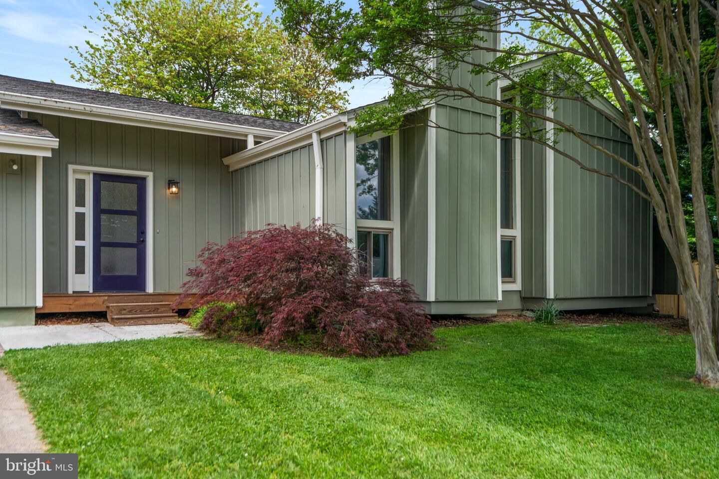 Property Photo: 202 Nutmeg Court VA 20164