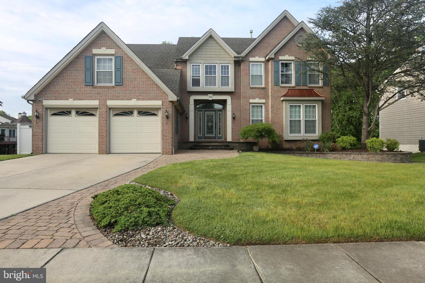 Property Photo: 16 Cotswold Way NJ 08080