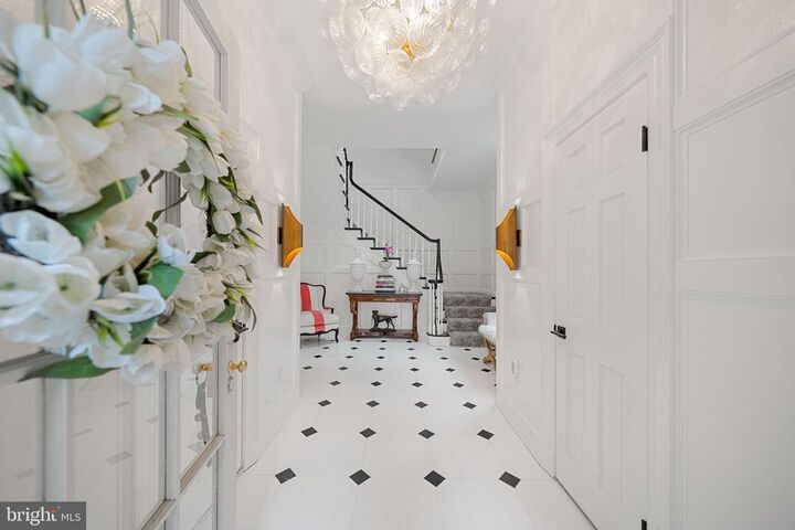 Property Photo: 109 Duke Street VA 22314