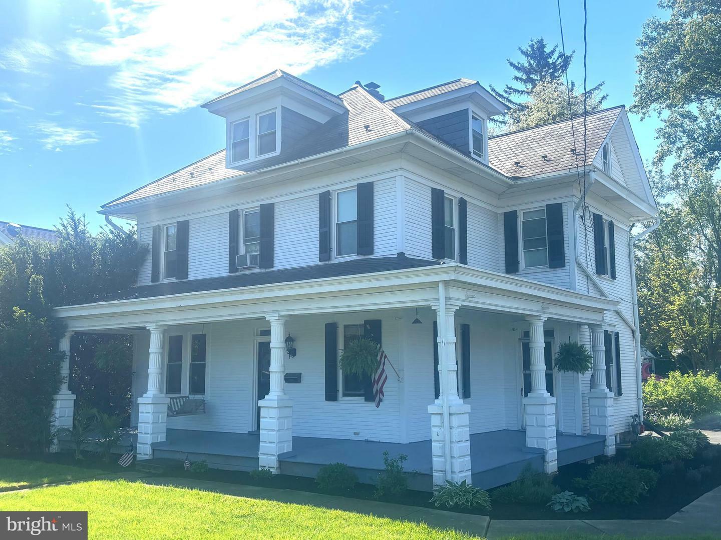 Property Photo: 20 W Main Street PA 17540
