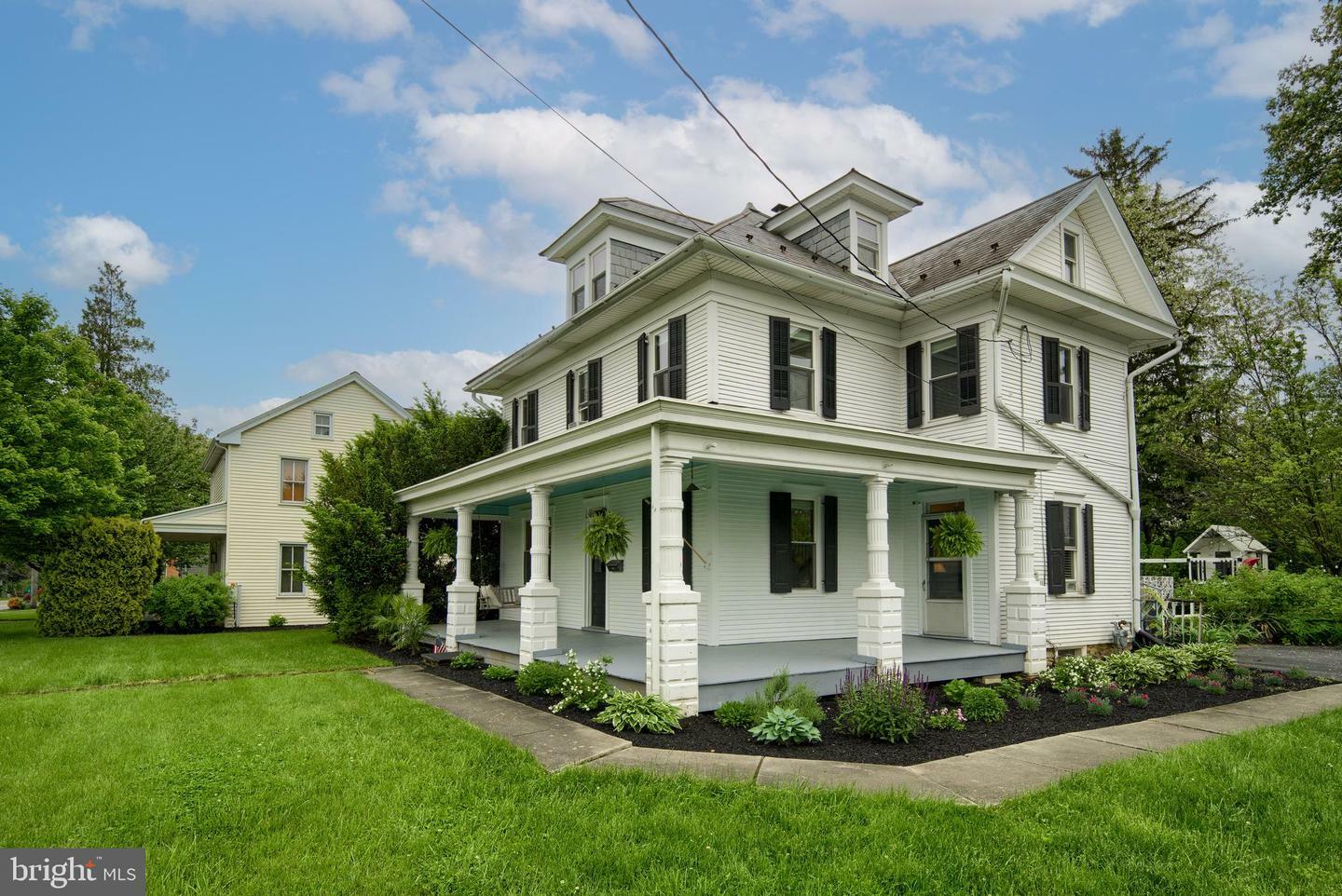 Property Photo:  20 W Main Street  PA 17540 