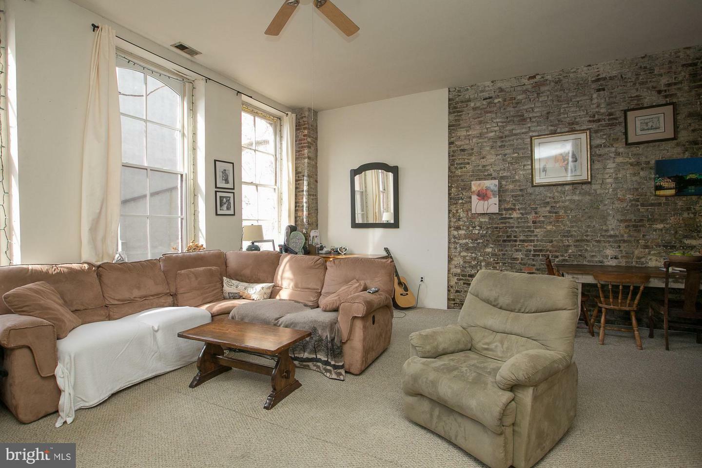 Property Photo: 116-118 Arch Street 5 PA 19106