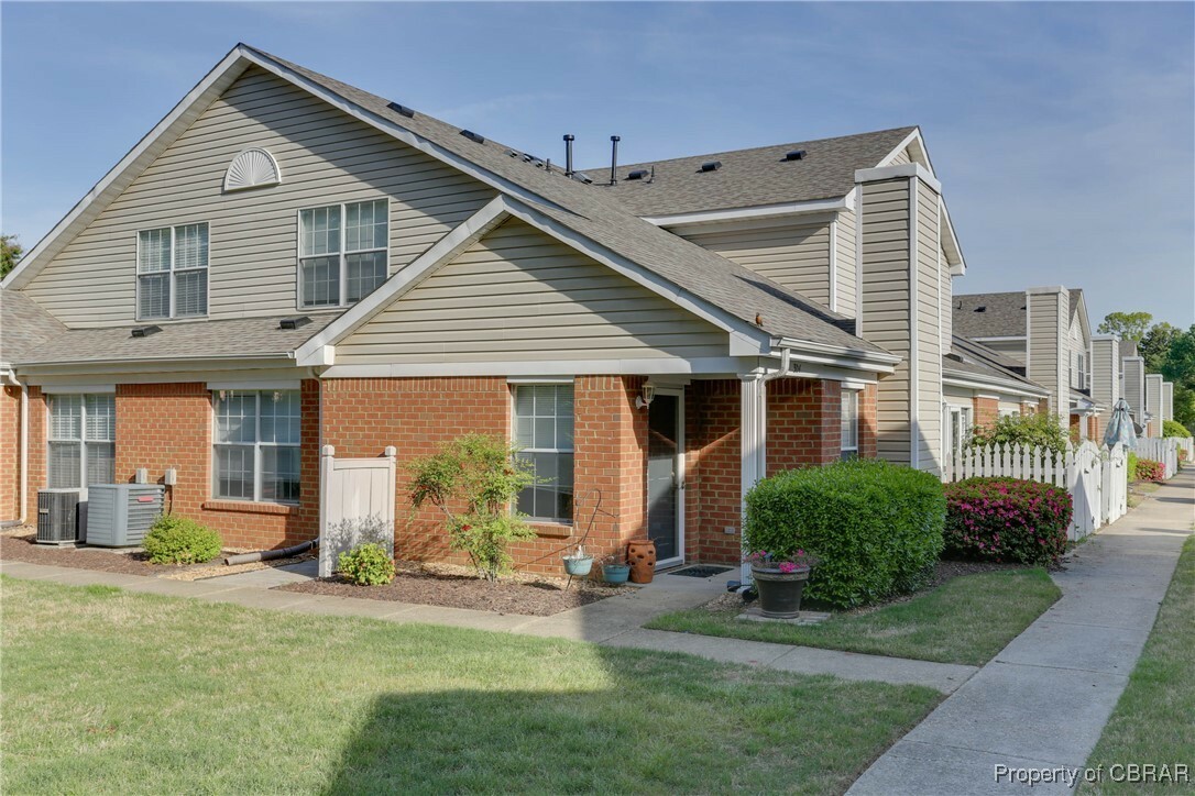 Property Photo: 304 Westgate Circle VA 23185
