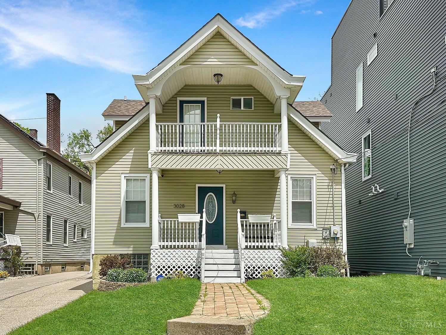 Property Photo: 3028 Lavinia Avenue OH 45208