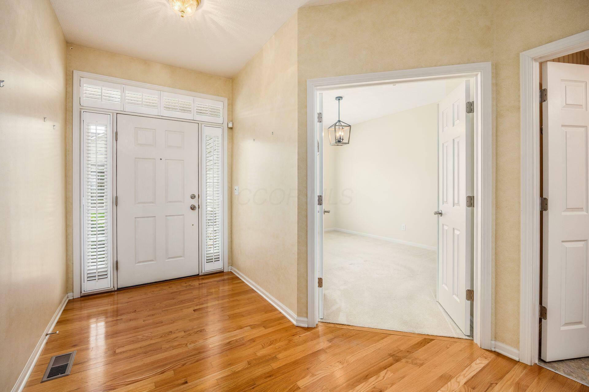 Property Photo: 5970 Coventry Cross Lane OH 43026