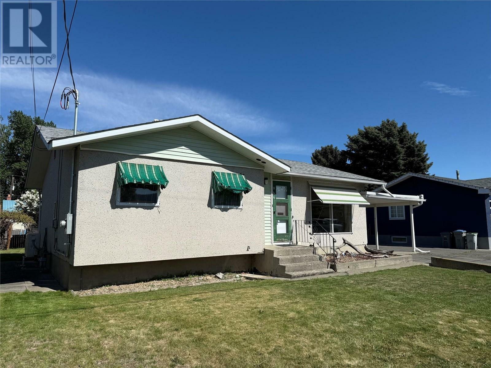 Property Photo: 946 Jasper Avenue BC V2B 2S7