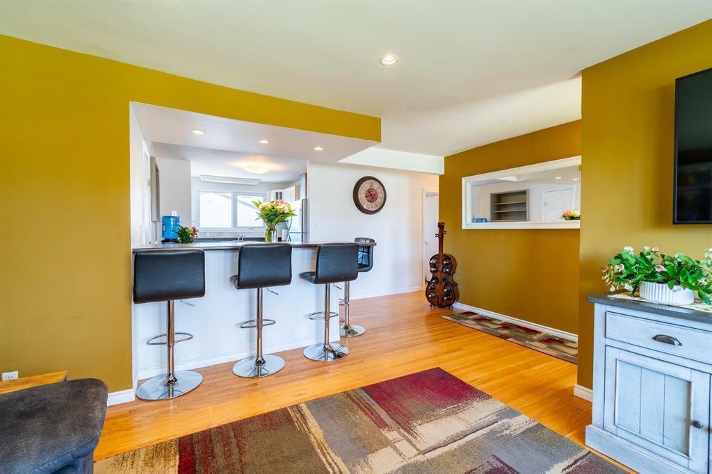Property Photo: 668 Dunrobin Avenue MB R2K 0V4