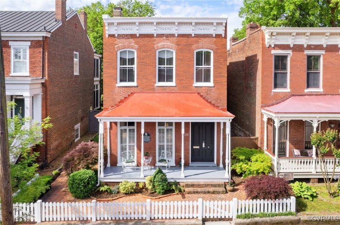 Property Photo: 2813 E Grace Street VA 23223