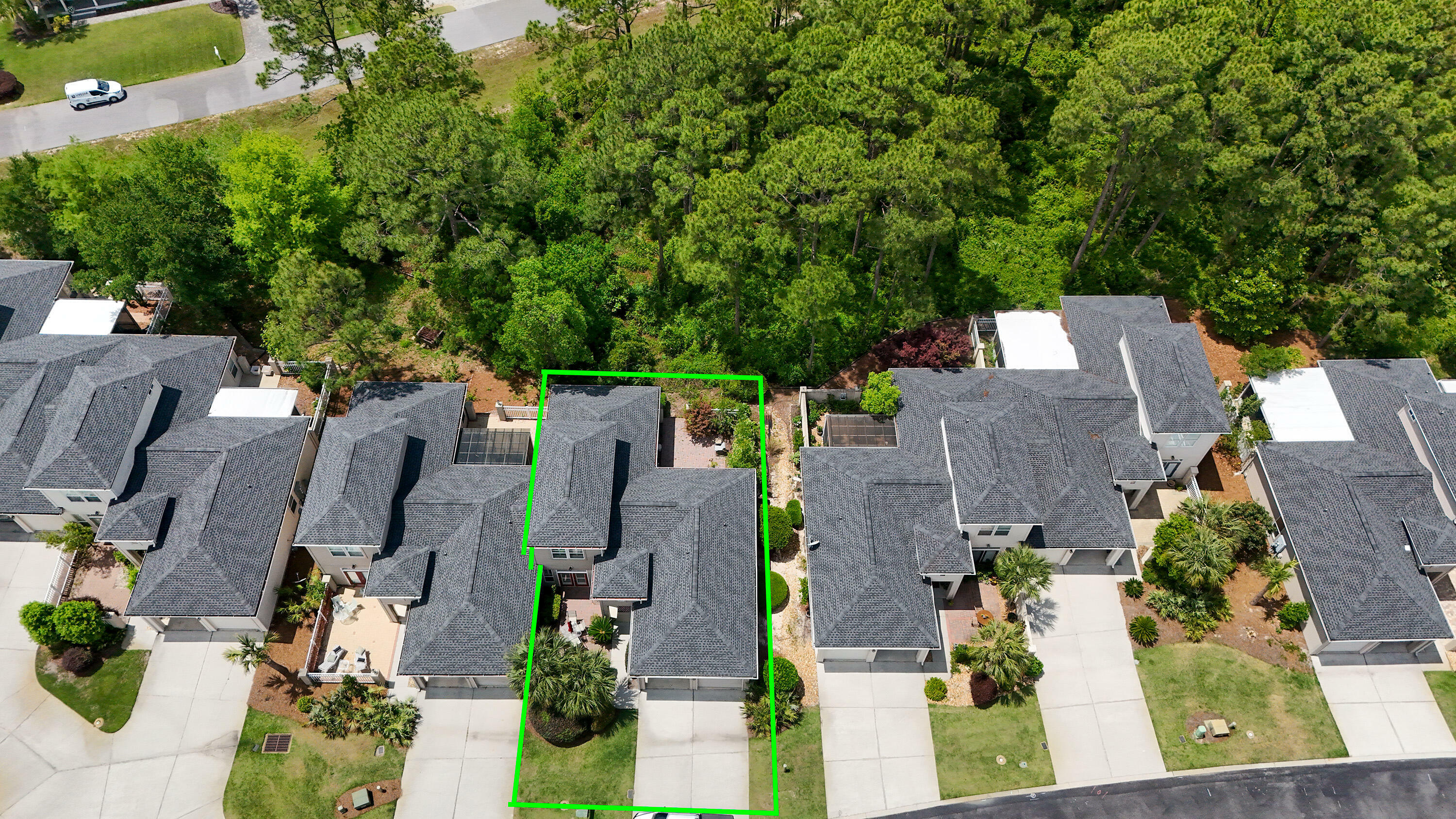 Property Photo: 106 Courtyard Circle FL 32459