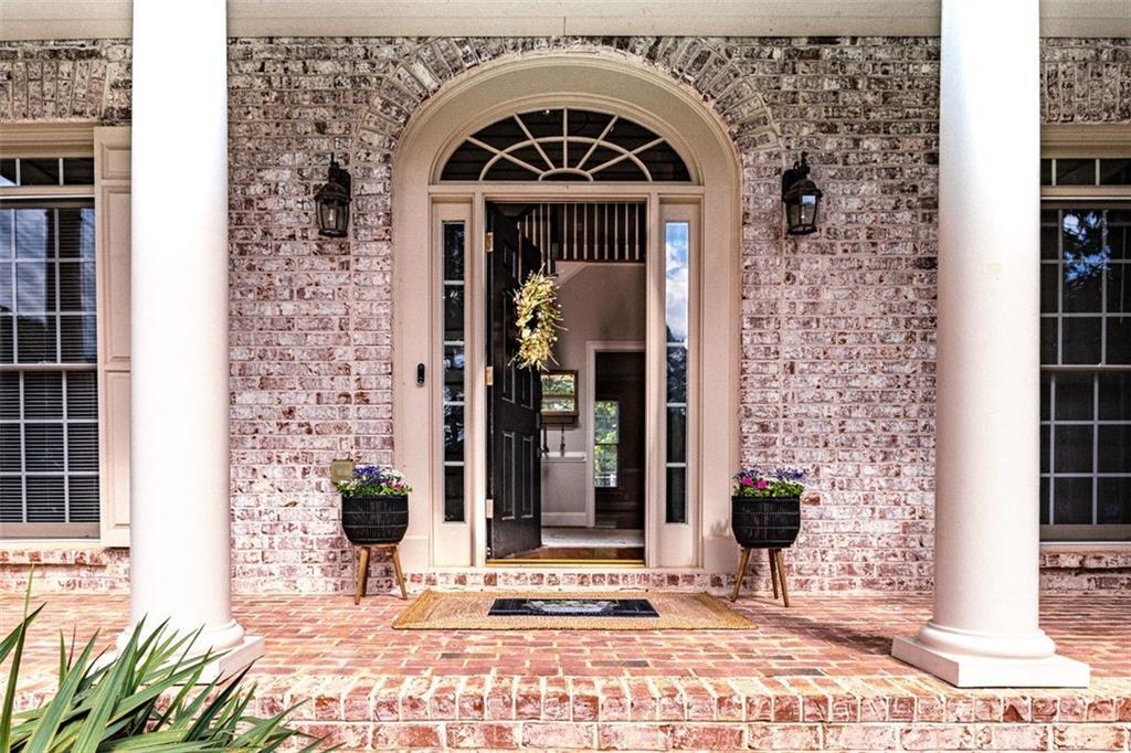Property Photo: 200 N Willow Court GA 30004
