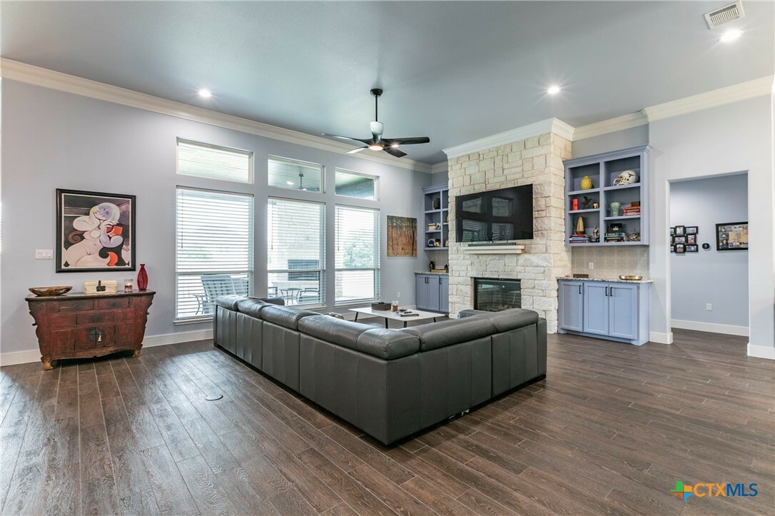 Property Photo: 1606 Alta Vista Loop TX 76502