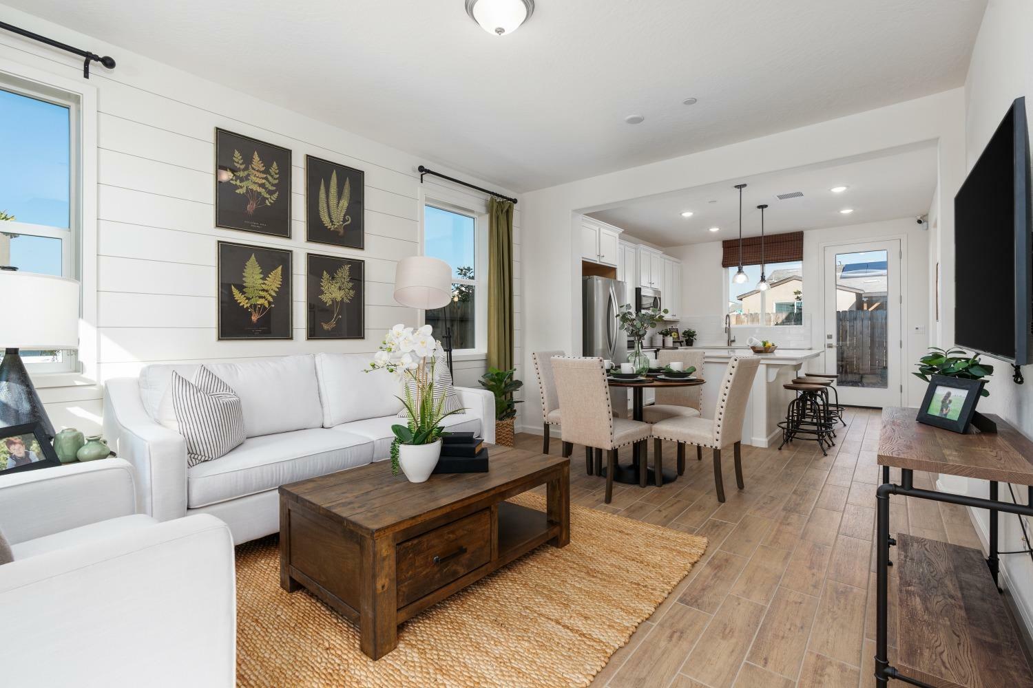 Property Photo: 6583 E Crimson Drive CA 93727