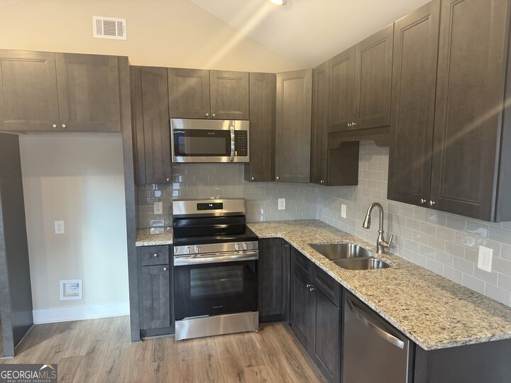 Property Photo:  101 Cedar Street  GA 30240 