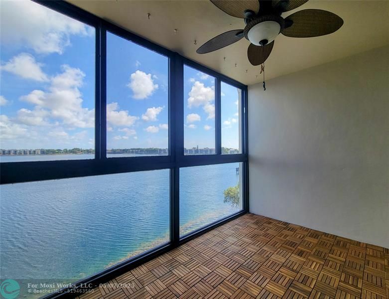 Property Photo: 114 Lake Emerald Dr 401 FL 33309