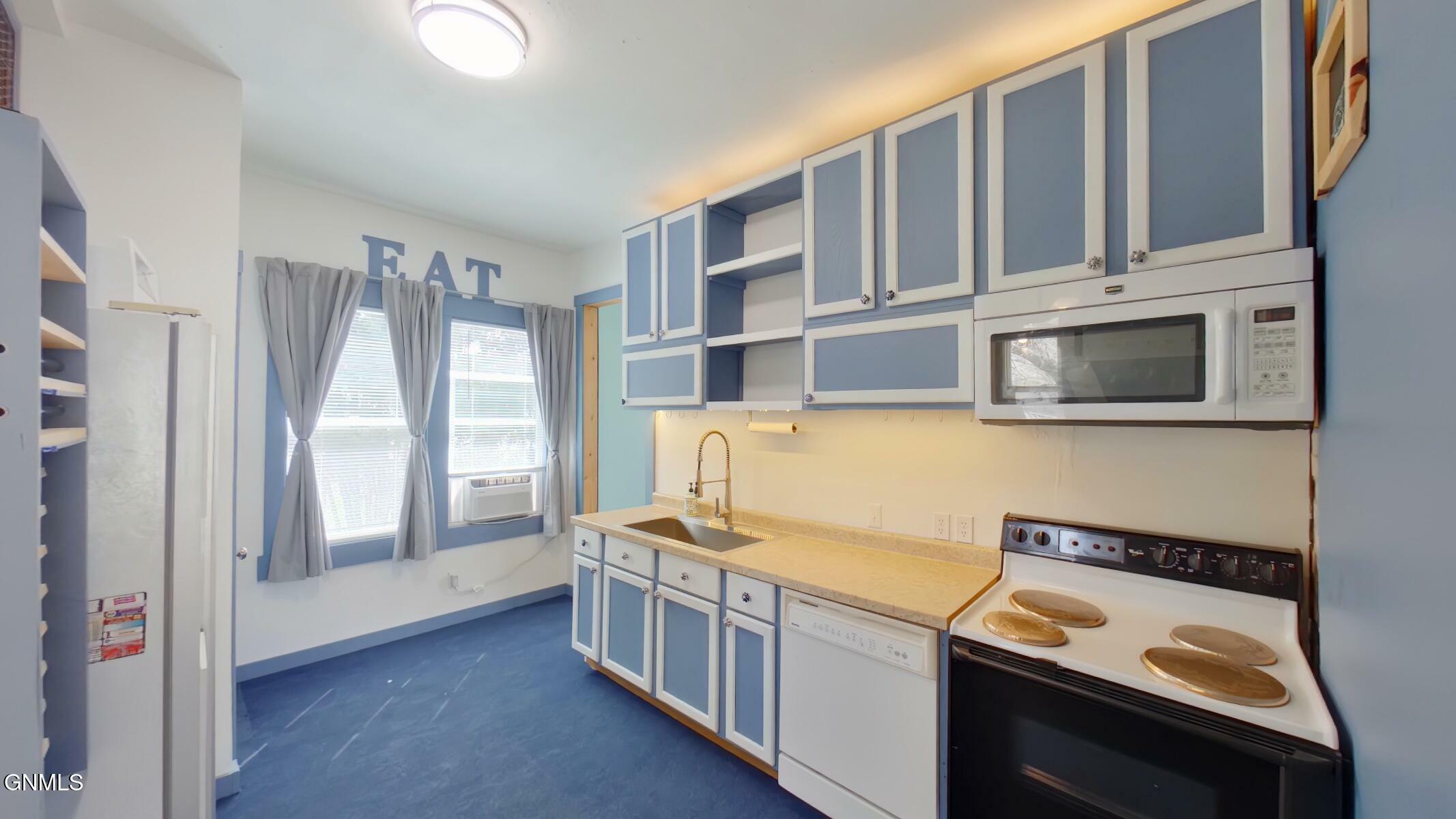 Property Photo: 608 Schley Avenue W ND 58552