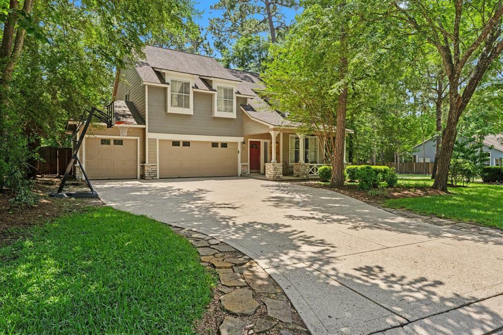 Property Photo: 31 E New Avery Place TX 77382