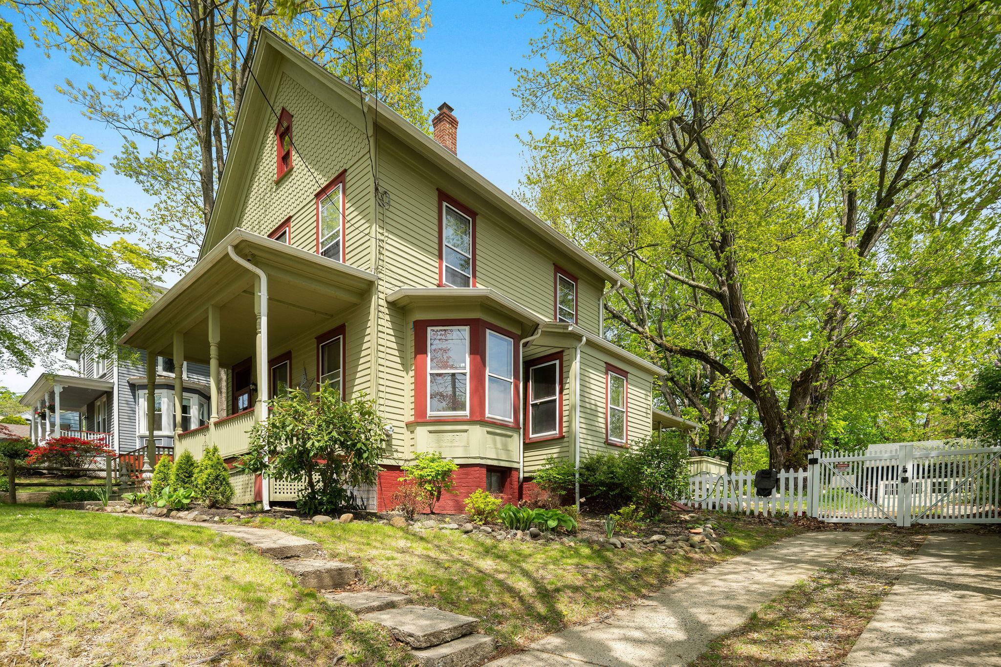 Property Photo:  25 Brookville Avenue  NY 10562 