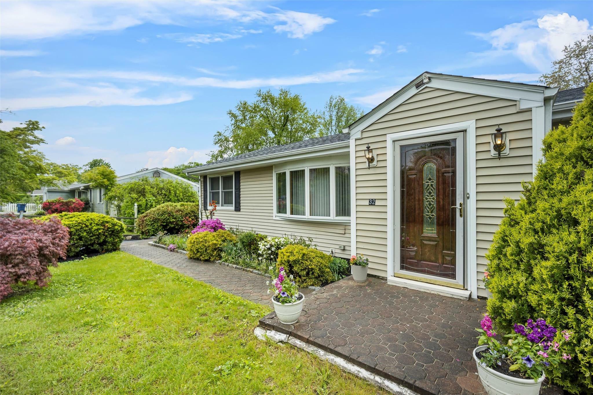 Property Photo: 32 Boniello Drive NY 10541