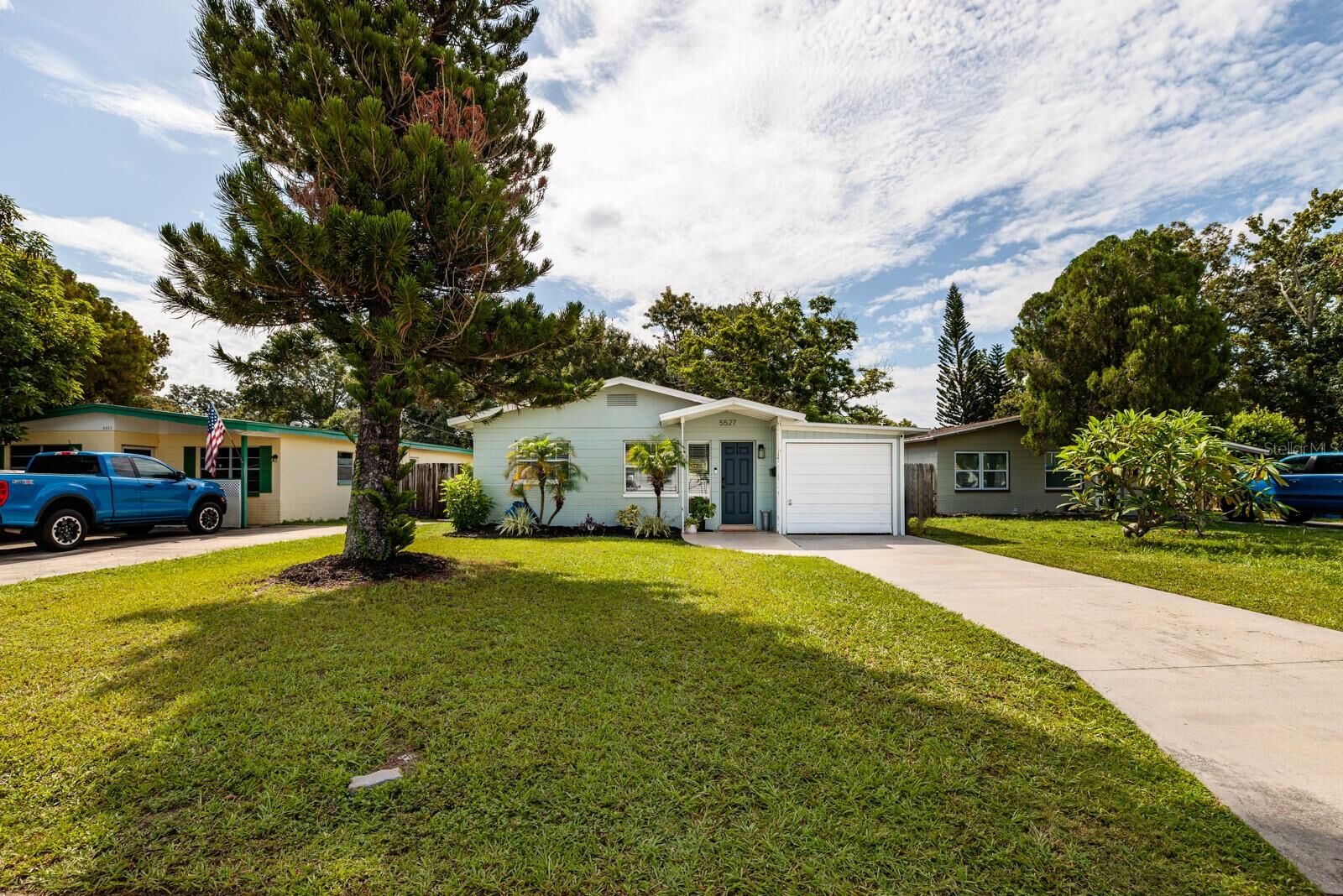 Property Photo:  5527 Kelly Drive N  FL 33703 