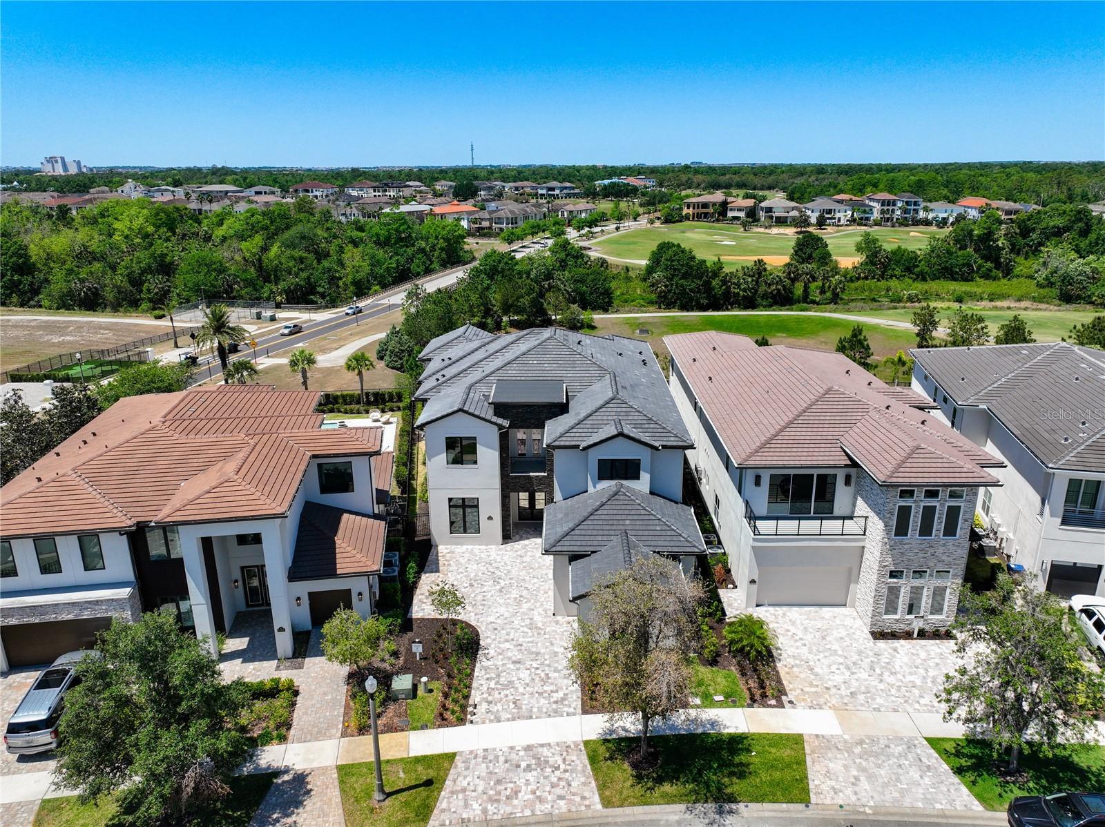 Property Photo: 1080 E Jack Nicklaus Court FL 34747