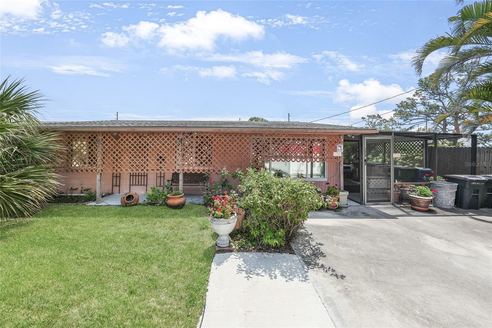 Property Photo:  857 Palmetto Street  FL 34223 