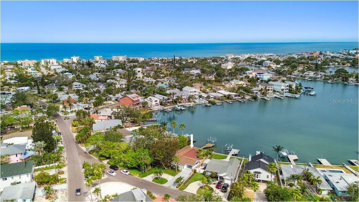 Property Photo:  425 12th Avenue  FL 33785 
