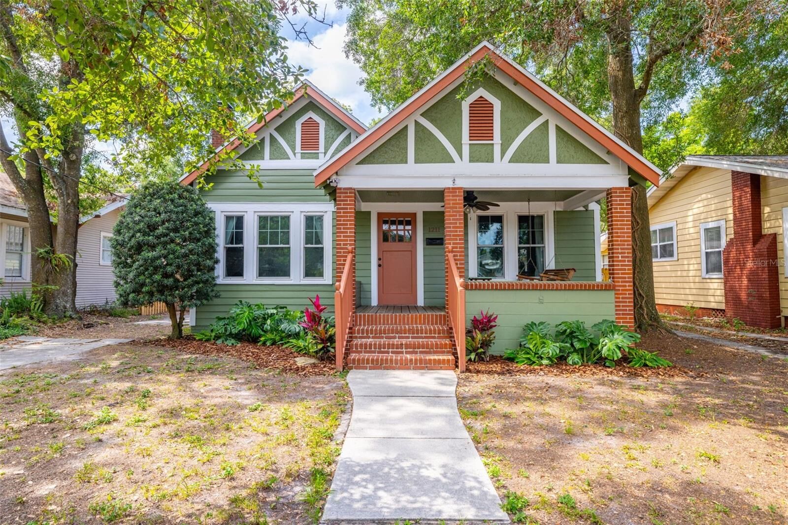 Property Photo:  1211 E Comanche Avenue  FL 33604 