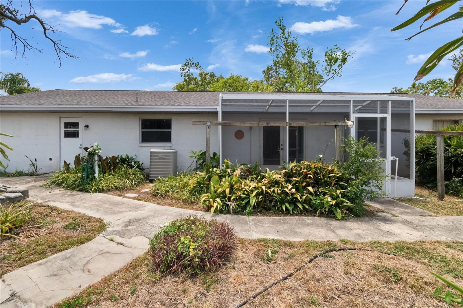 Property Photo: 508 E Brentridge FL 33511