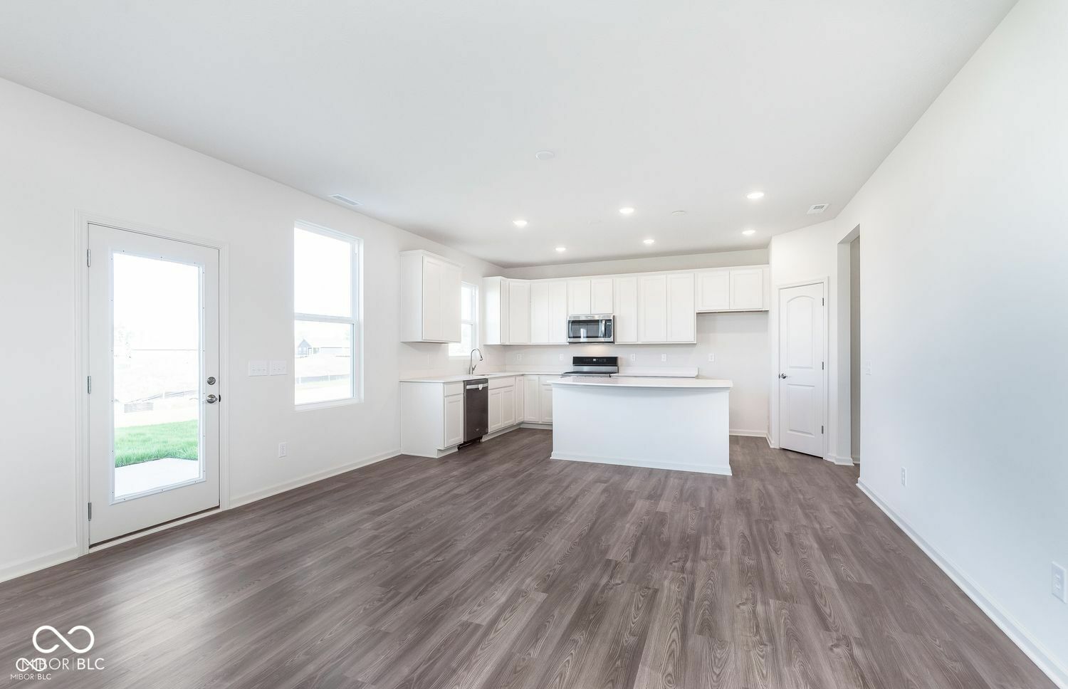 Property Photo: 5784 Summertree Place IN 46052