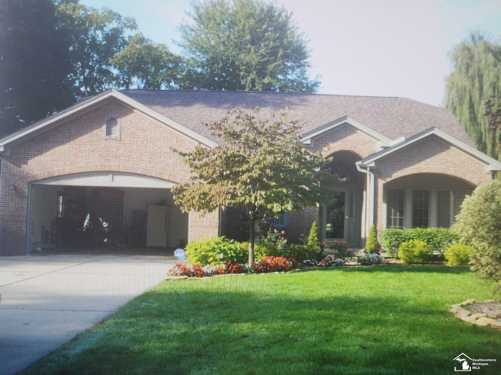 Property Photo: 2423 Glenda Drive MI 48162