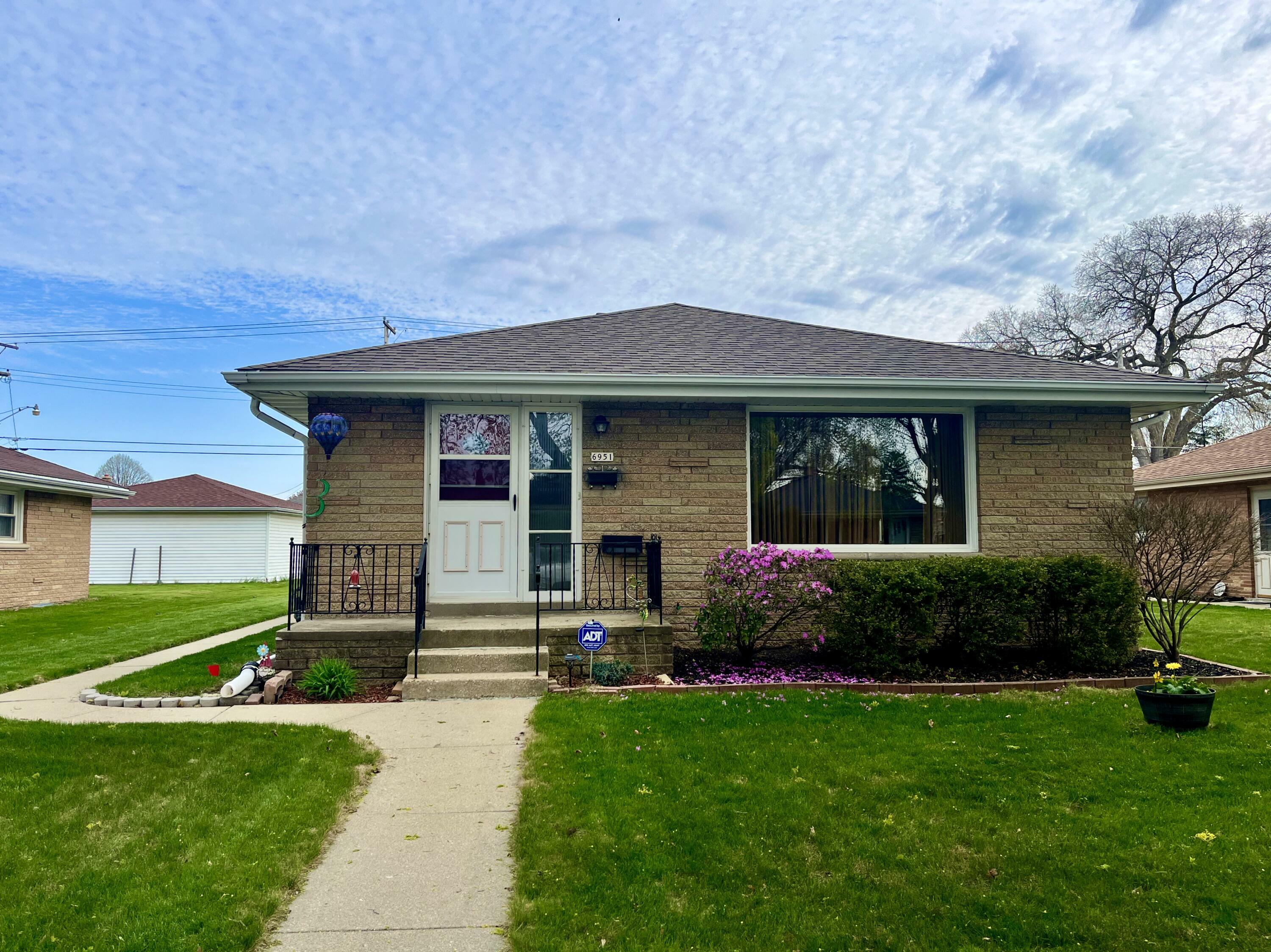 6951 W Verona Ct  Milwaukee WI 53219 photo