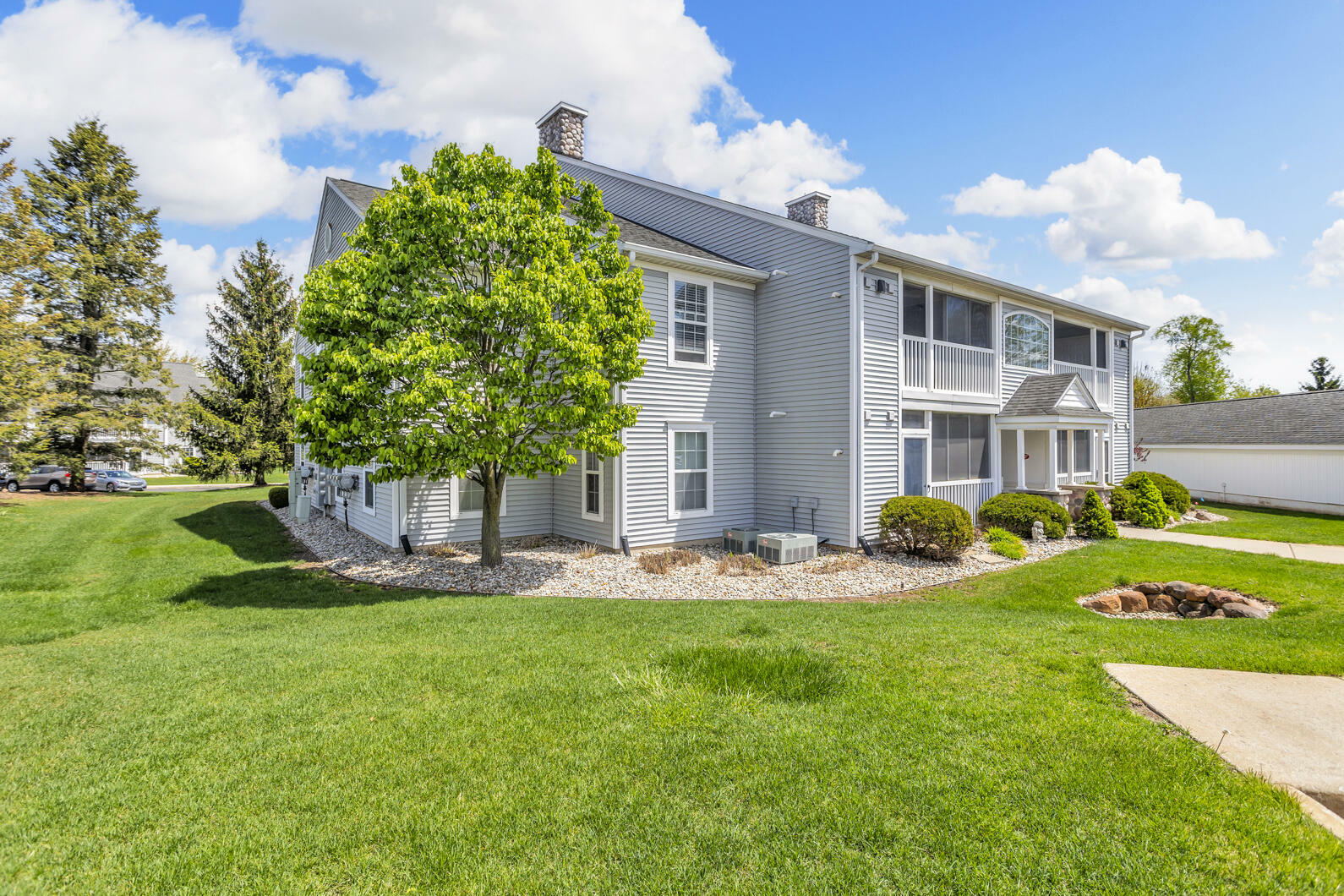 Property Photo: 739 W Barrington Circle MI 49203