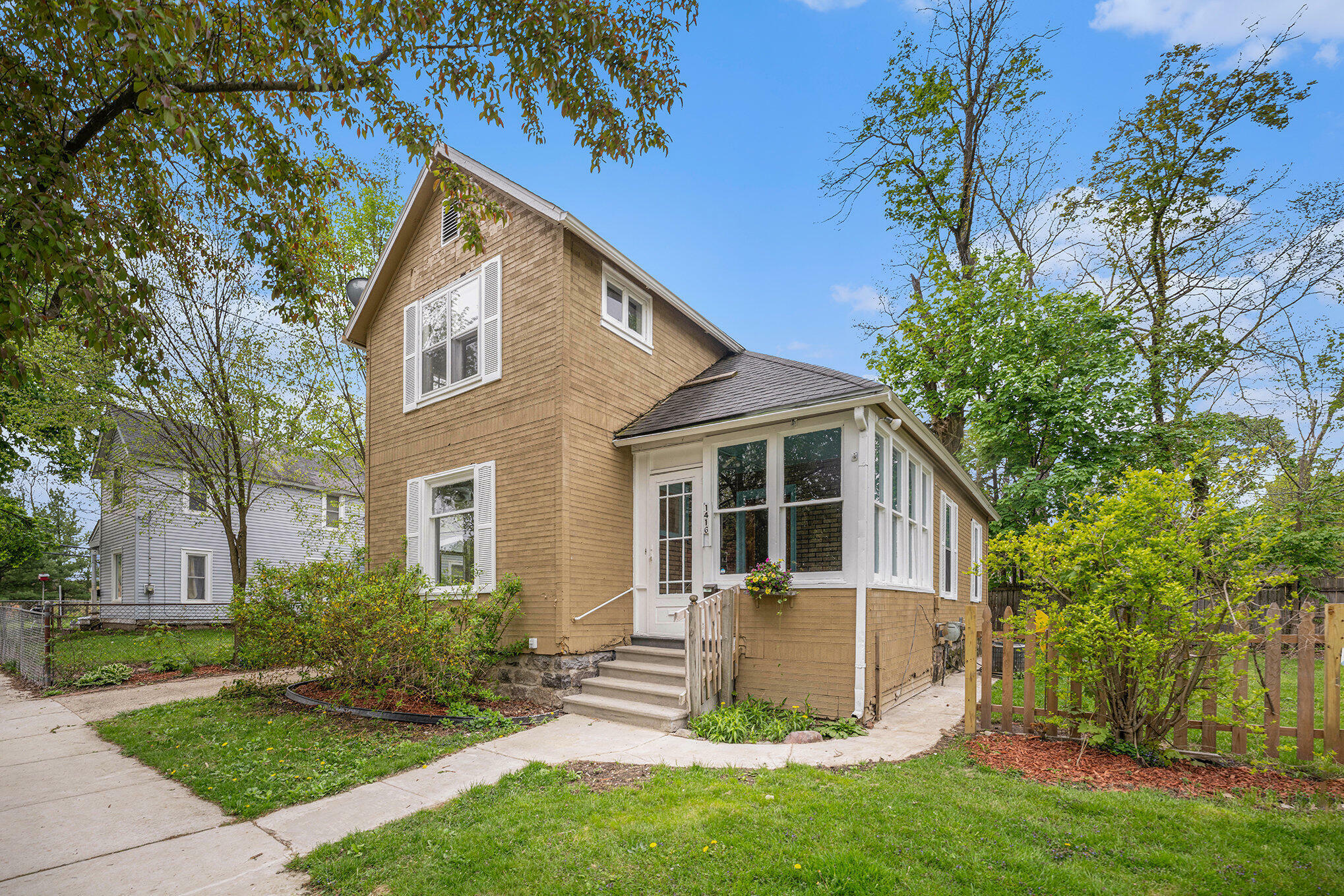 Property Photo: 1416 Oak Street MI 49008