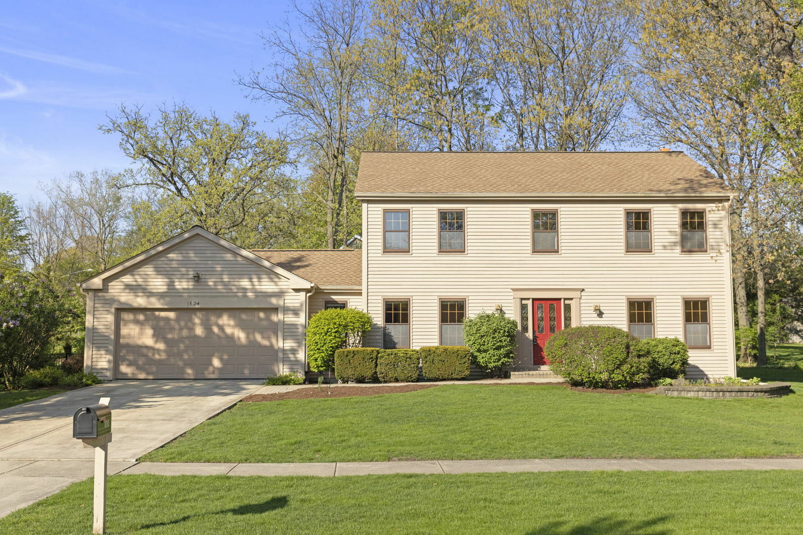 Property Photo: 1624 Mirror Lake Drive IL 60563