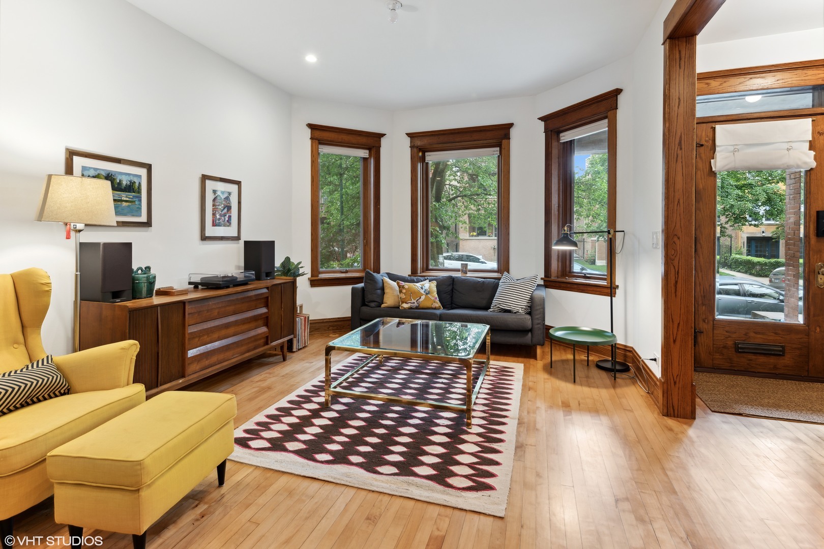 Property Photo: 2645 N Mozart Street IL 60647