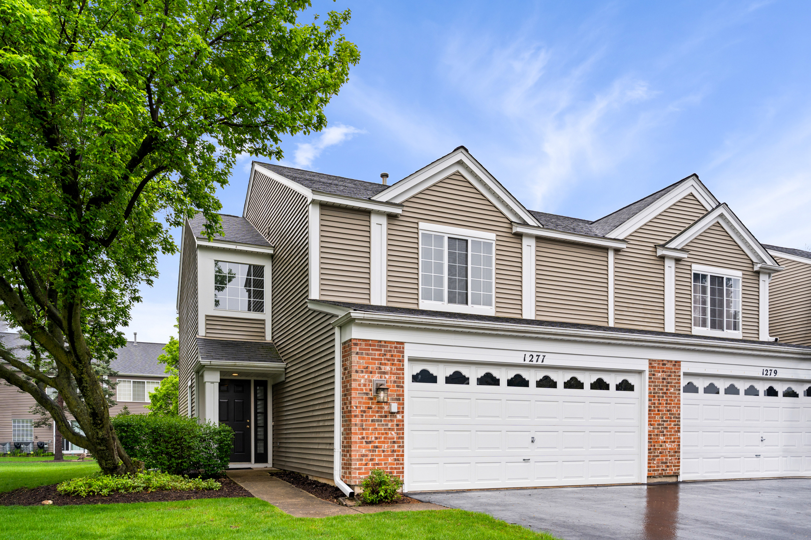 Property Photo: 1277 Silk Oak Lane IL 60103