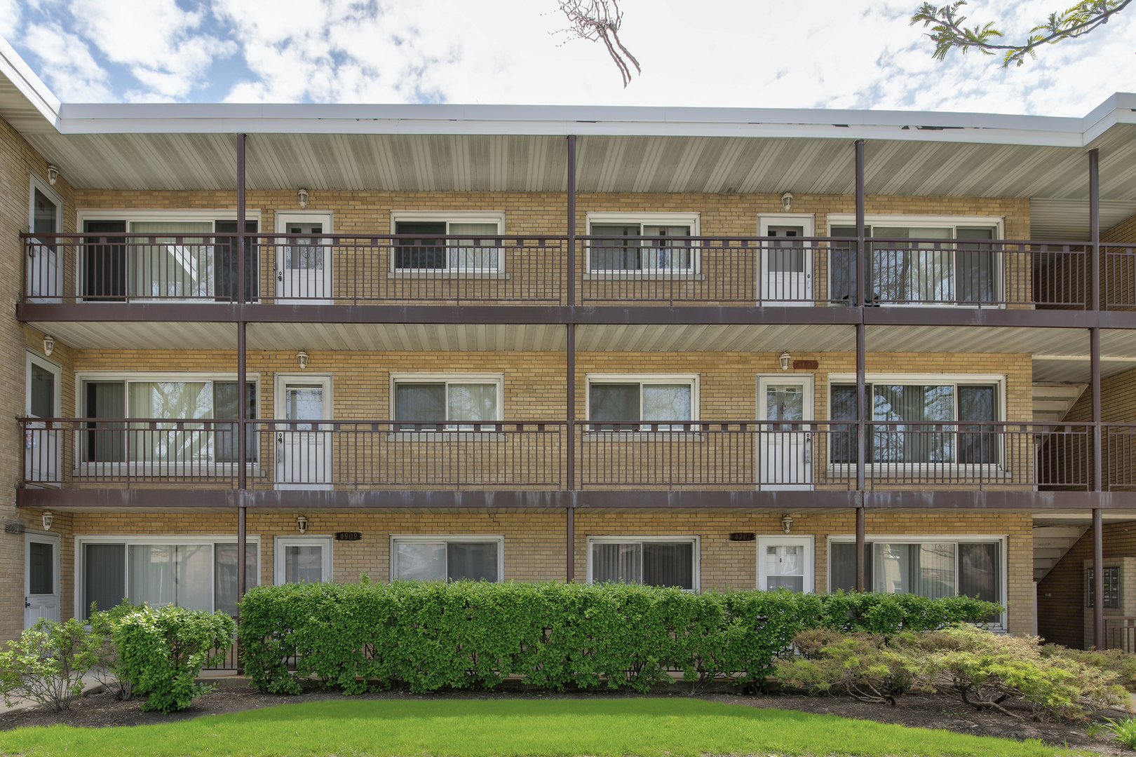Property Photo: 4911 N Harlem Avenue 3 IL 60656