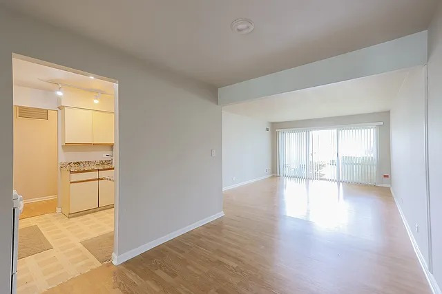 Property Photo: 5200 Carriageway Drive 118 IL 60008
