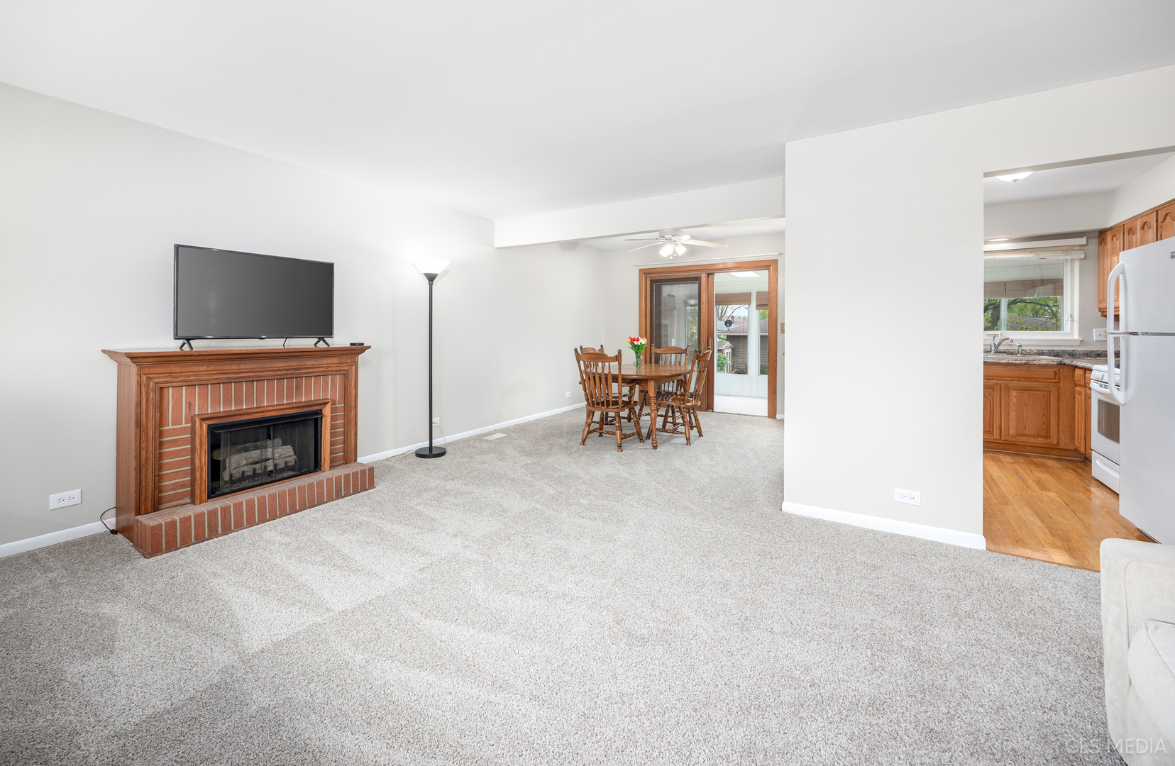 Property Photo: 344 Dorchester Lane IL 60007