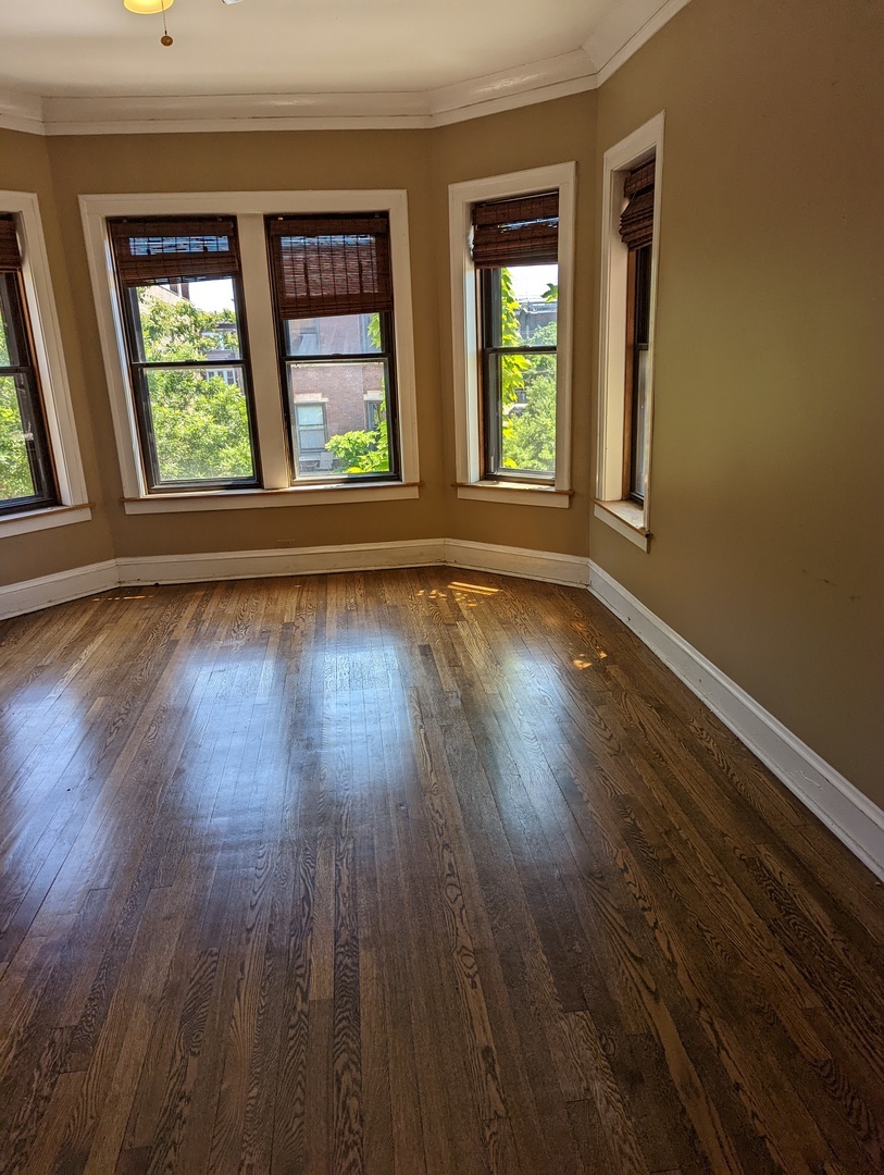 Property Photo: 3702 N Lakewood Avenue 3 IL 60613