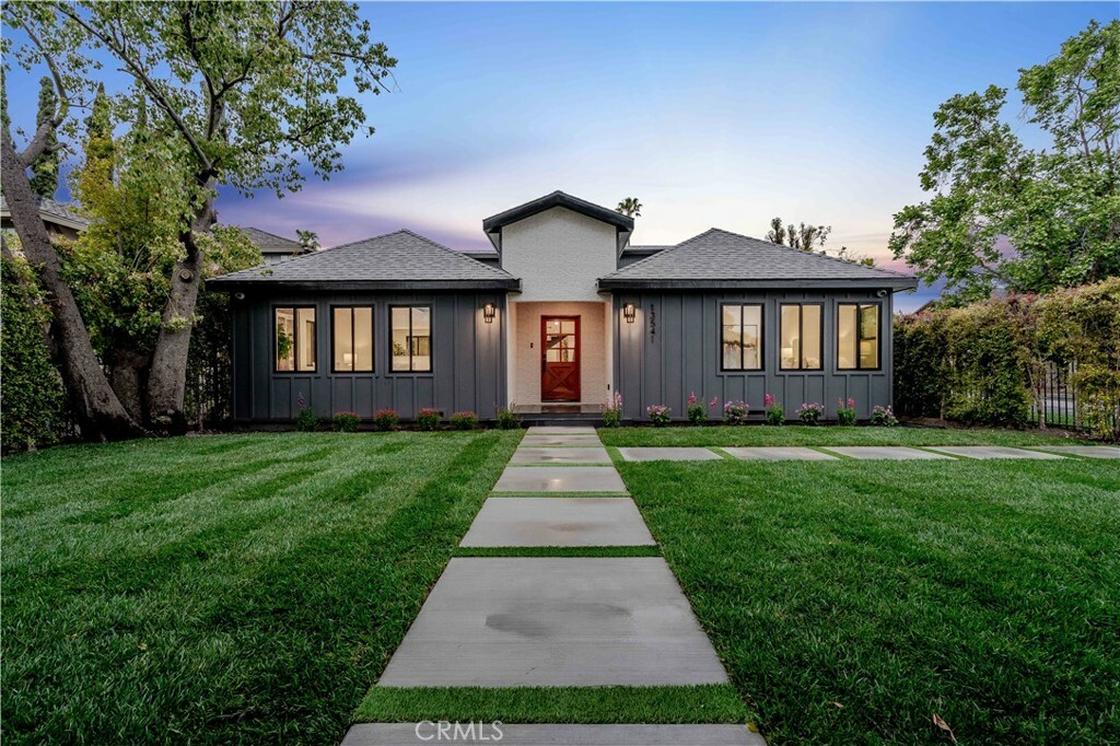 Property Photo: 13541 Chandler Boulevard CA 91401