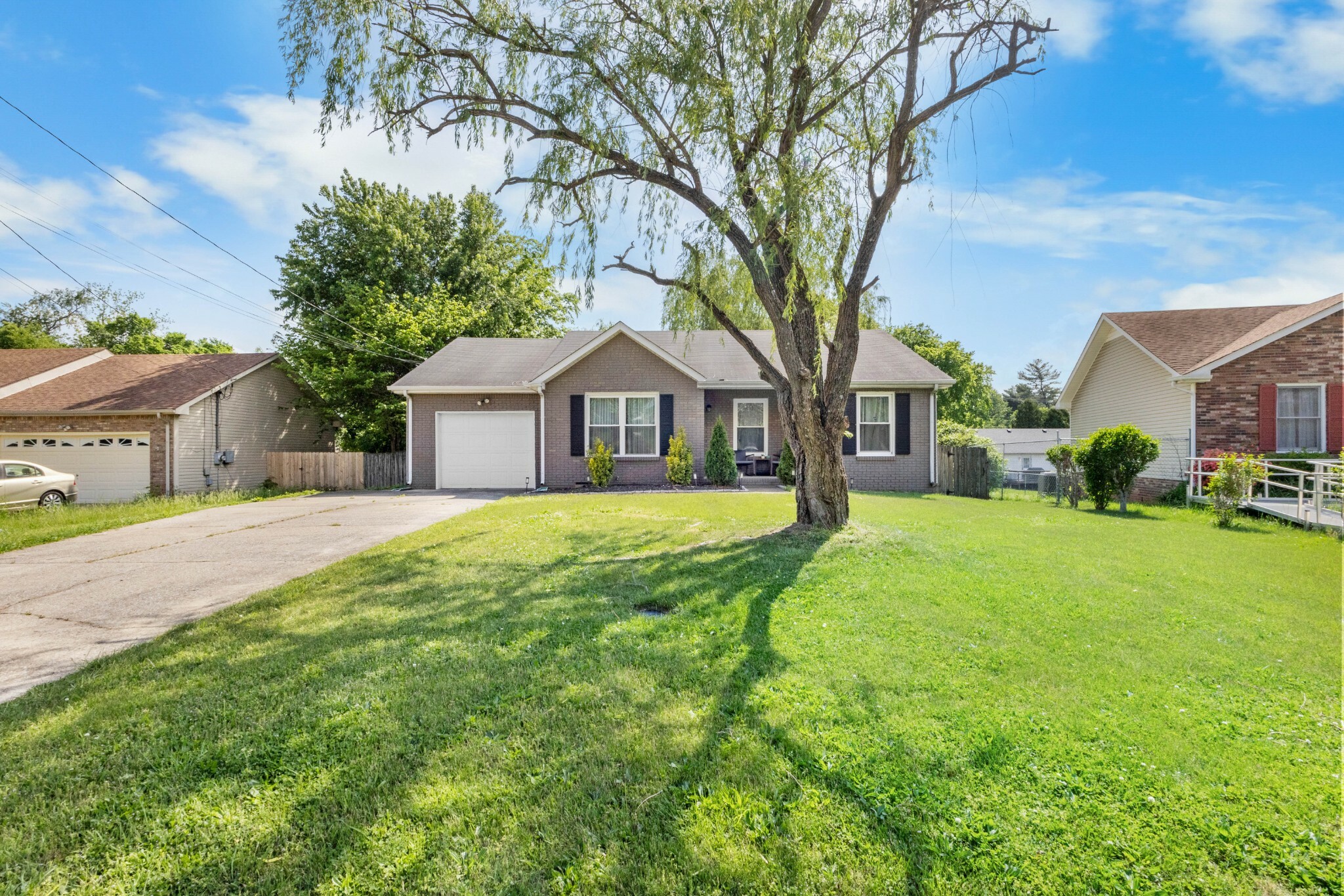 Property Photo: 304 Fitzgerald Dr TN 37042