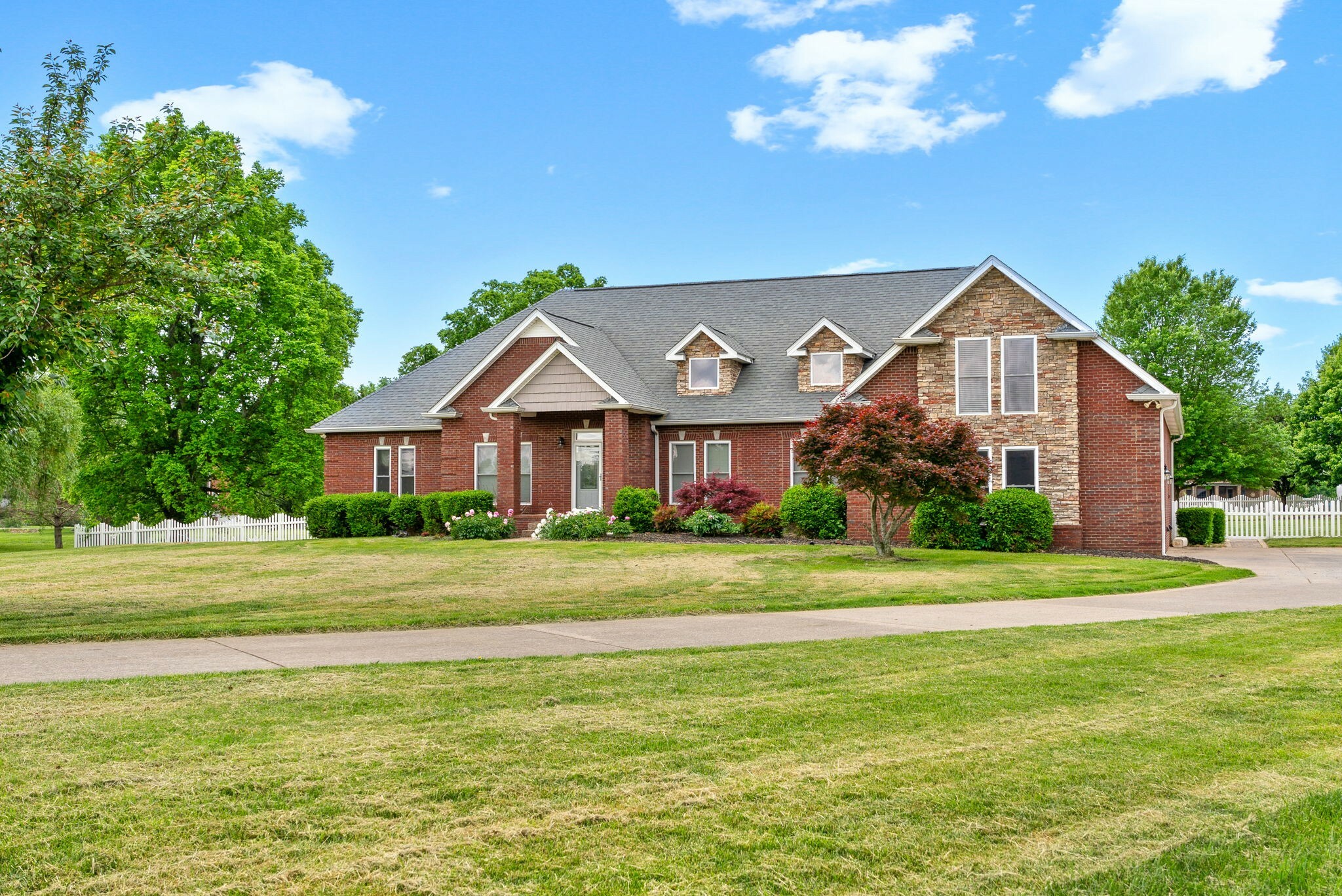 Property Photo: 476 Maxshire Ct TN 37043