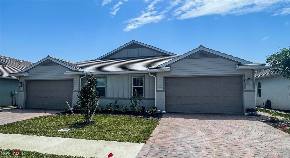 Property Photo: 1050 Enbrook Loop FL 34114