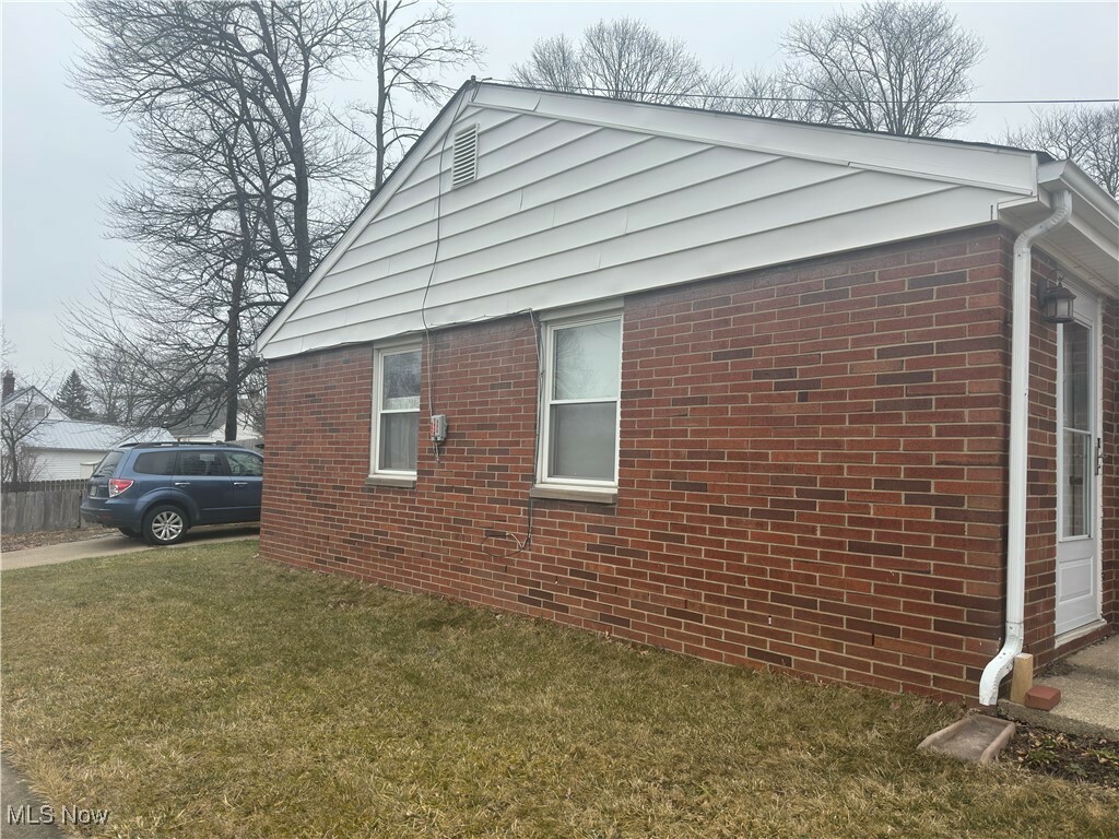 Property Photo: 1602 Bancroft Avenue OH 44514