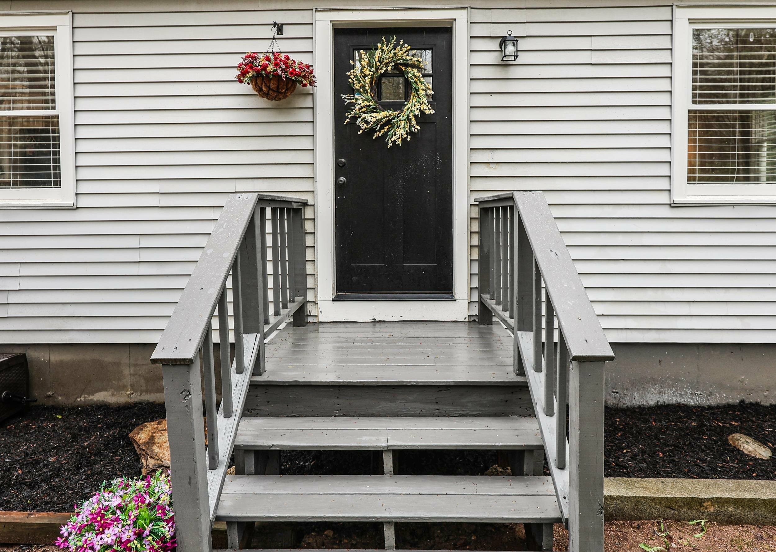 Property Photo: 33 Philmart Drive NH 03071